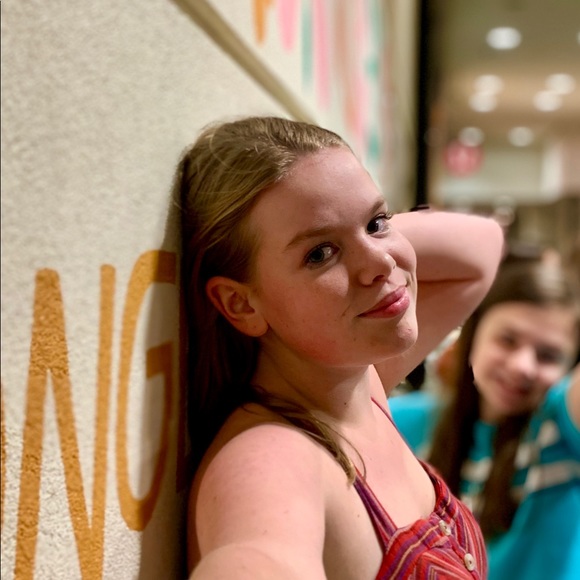 Meet your Posher, Hannah - Picture 1 of 1